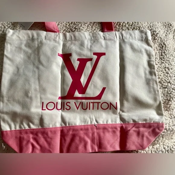 NEW PINK & White Tote Bag with L
V pink Lettering 🌸 - Picture 2 of 10
